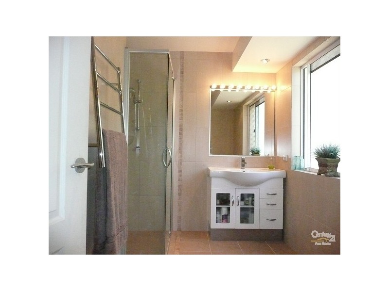 18 Tullamarine Drive, Robina QLD 4226