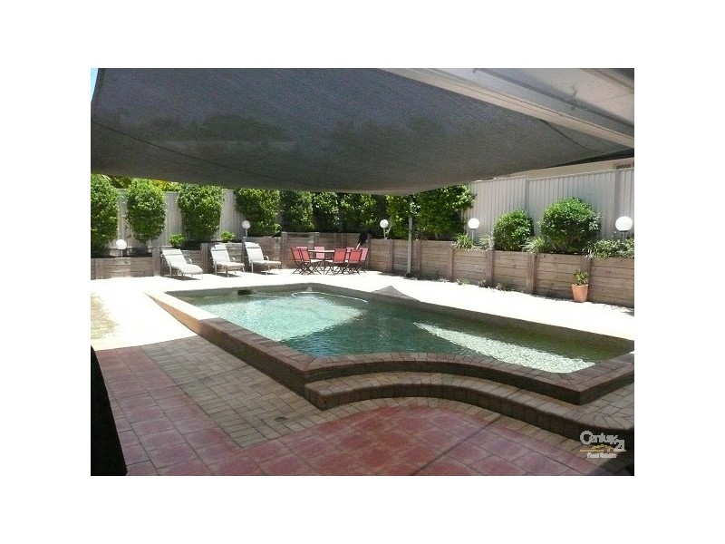 18 Tullamarine Drive, Robina QLD 4226