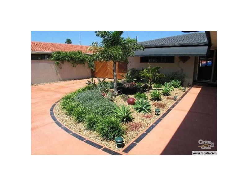 5 Reef Court, Mermaid Waters QLD 4218