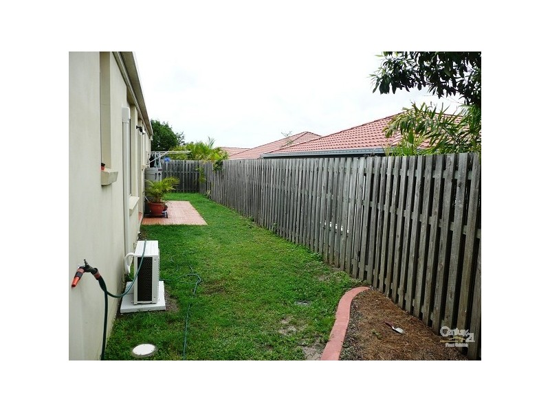 19 Oxbridge Chase, Arundel QLD 4214