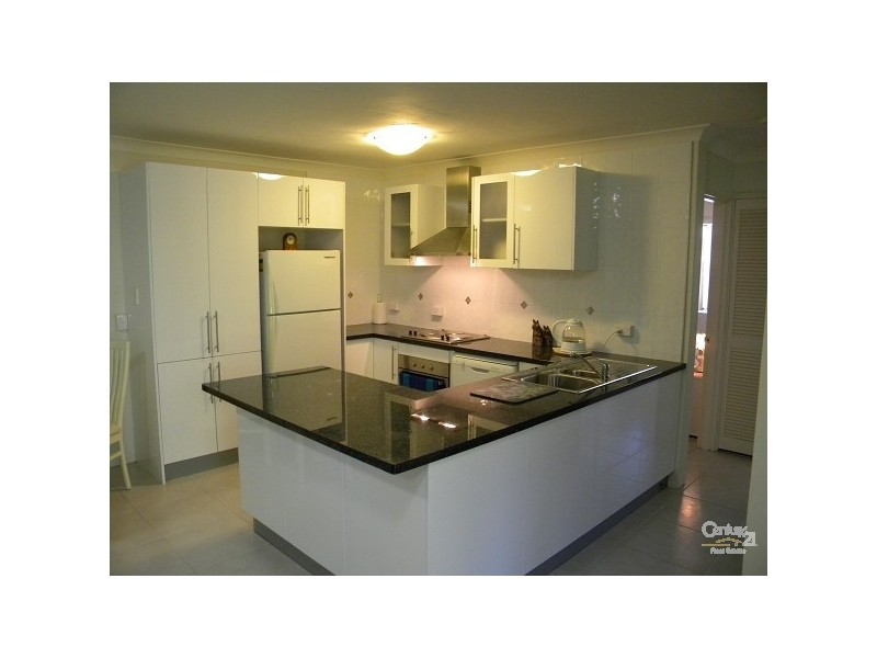 2/5 Nalla Court, Palm Beach QLD 4221