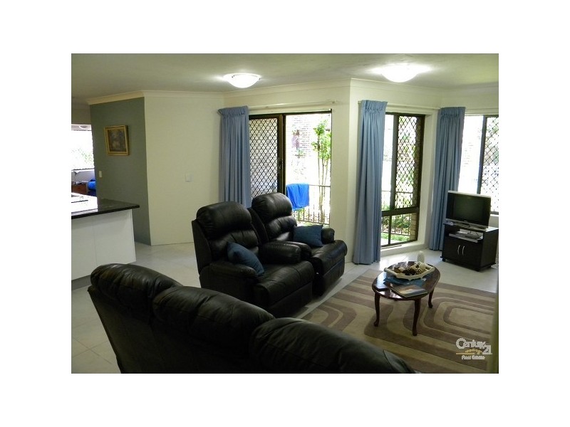 2/5 Nalla Court, Palm Beach QLD 4221