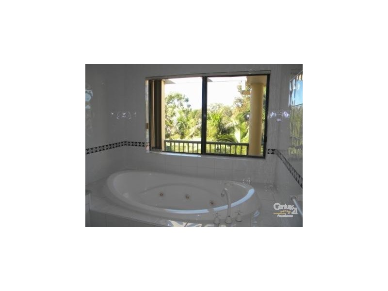 103/125 Rhode Island Santa Cruz Blvd, Clear Island Waters QLD 4226