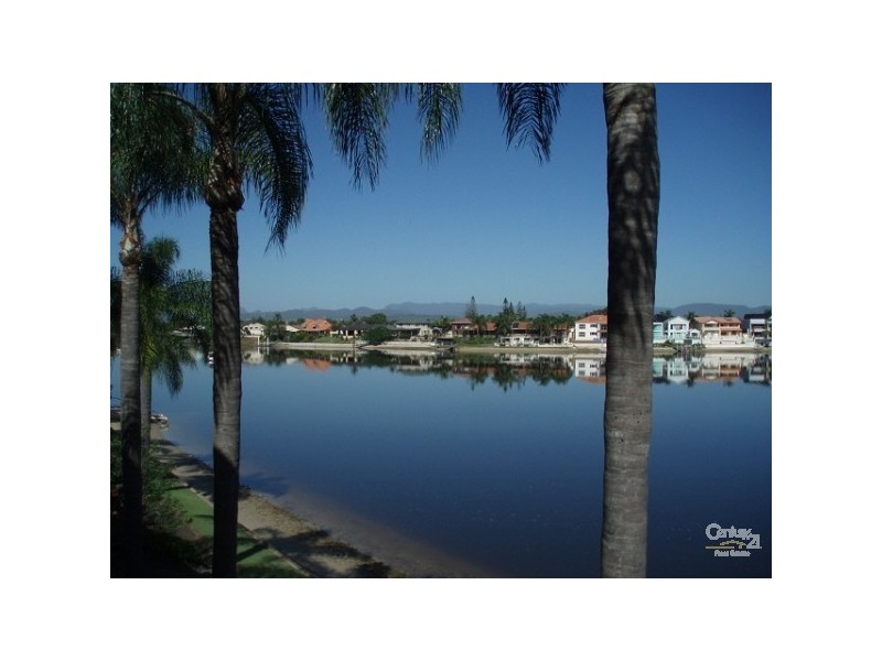 39 Duet Drive, Mermaid Waters QLD 4218