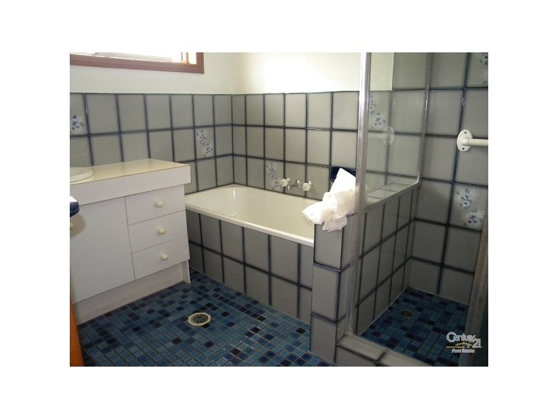 33 Pappas Way, Carrara QLD 4211