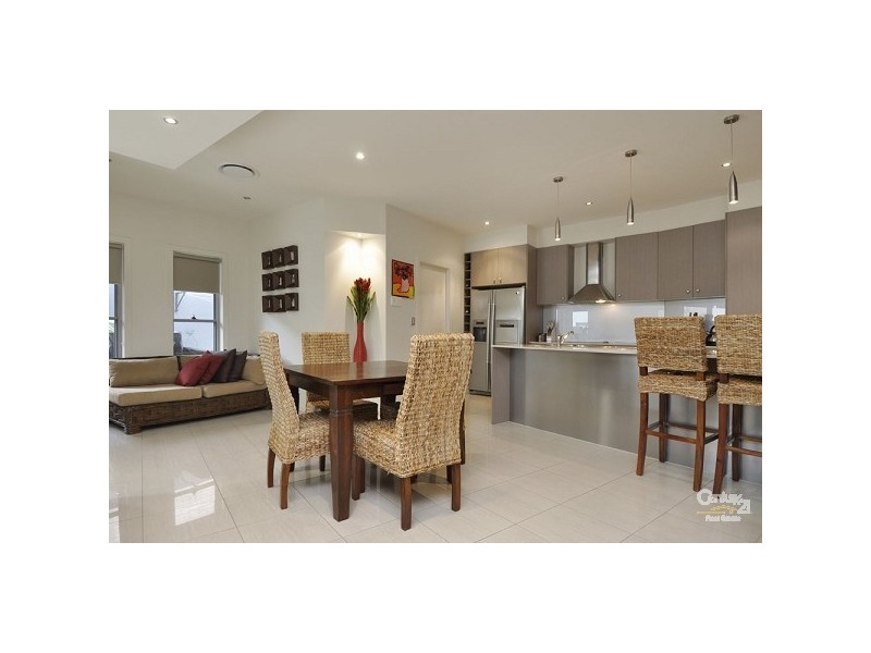 27 Port Peyra Crescent, Varsity Lakes QLD 4227