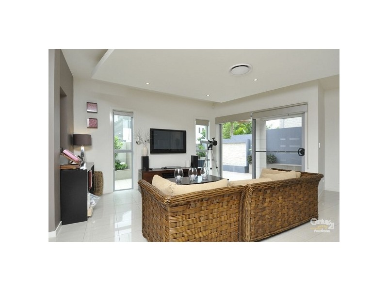 27 Port Peyra Crescent, Varsity Lakes QLD 4227