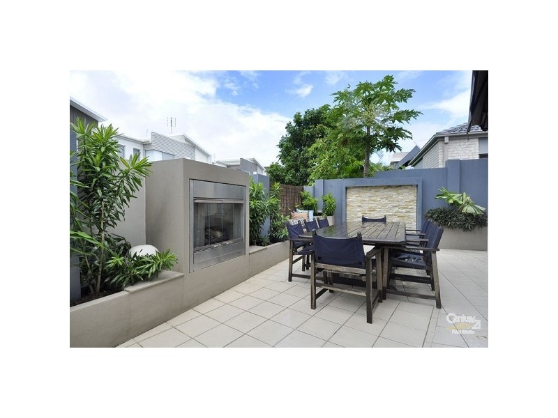 27 Port Peyra Crescent, Varsity Lakes QLD 4227