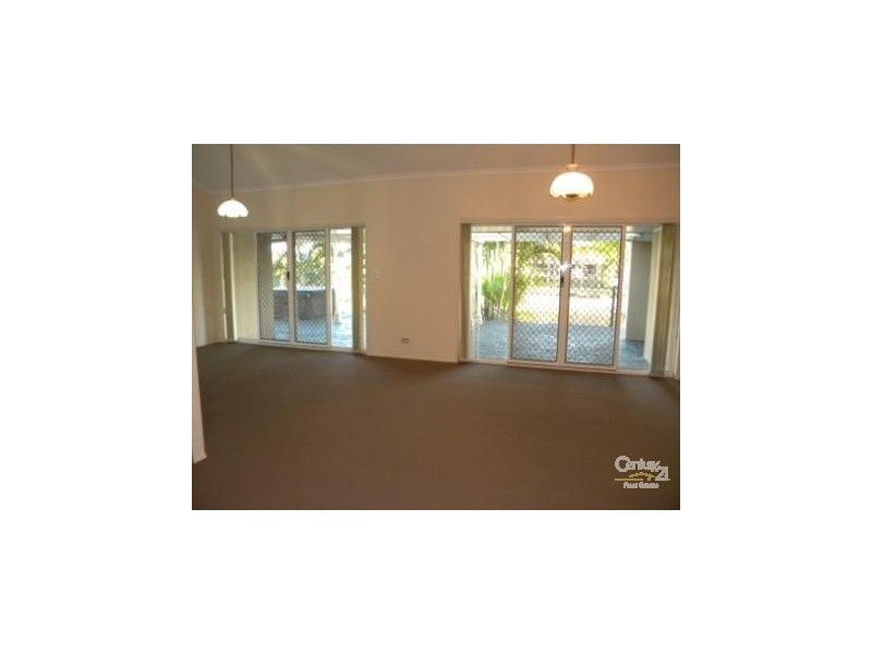 28 Saxonvale Terrace, Mermaid Waters QLD 4218