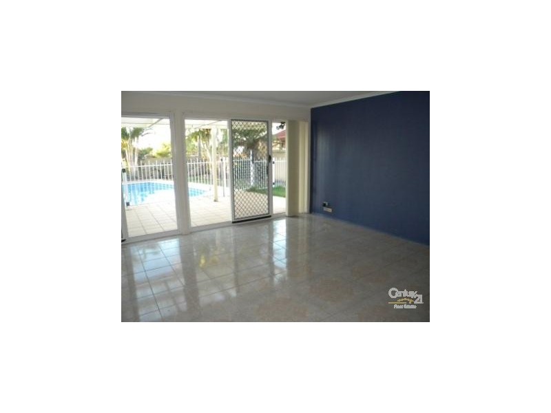 28 Saxonvale Terrace, Mermaid Waters QLD 4218