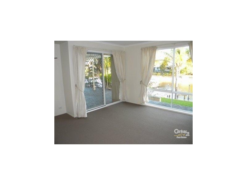 28 Saxonvale Terrace, Mermaid Waters QLD 4218