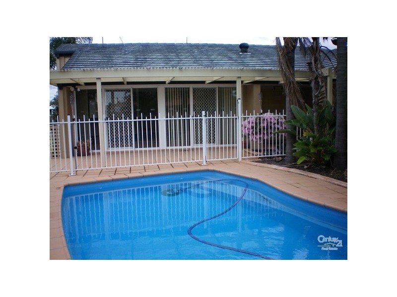 28 Saxonvale Terrace, Mermaid Waters QLD 4218