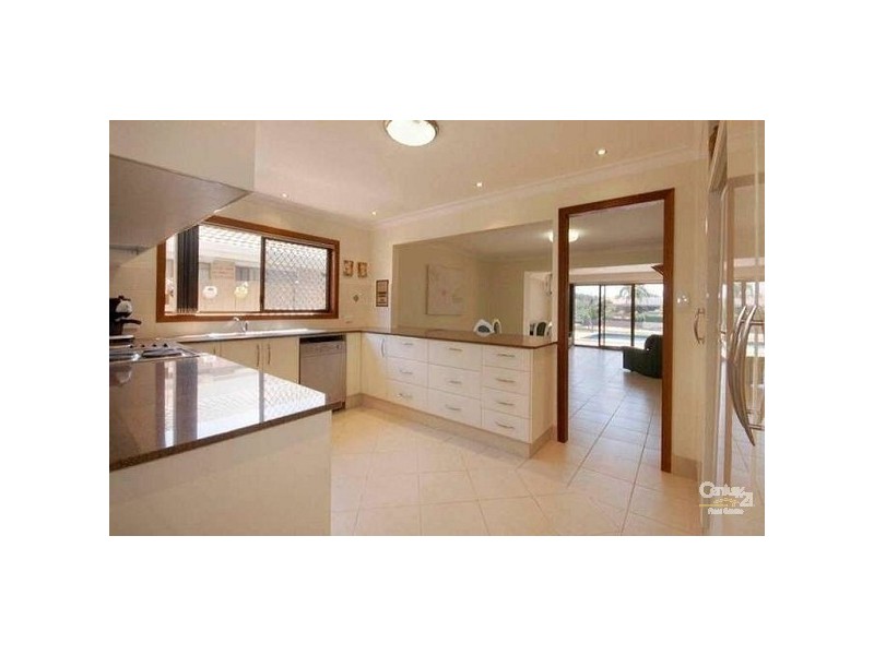 1 Alma Street, Broadbeach Waters QLD 4218