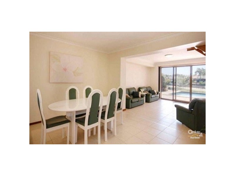 1 Alma Street, Broadbeach Waters QLD 4218