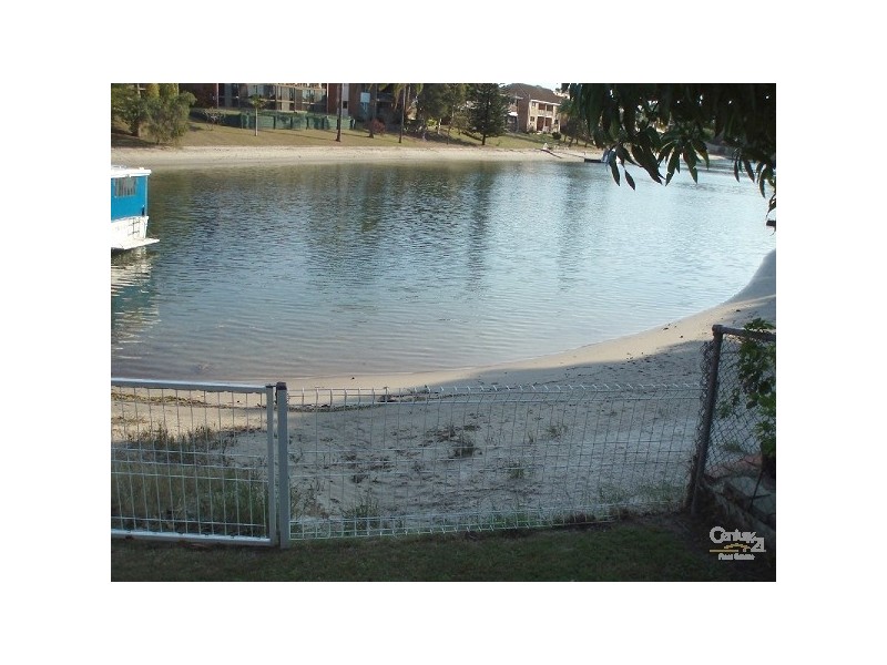 10 Helm Court, Mermaid Waters QLD 4218