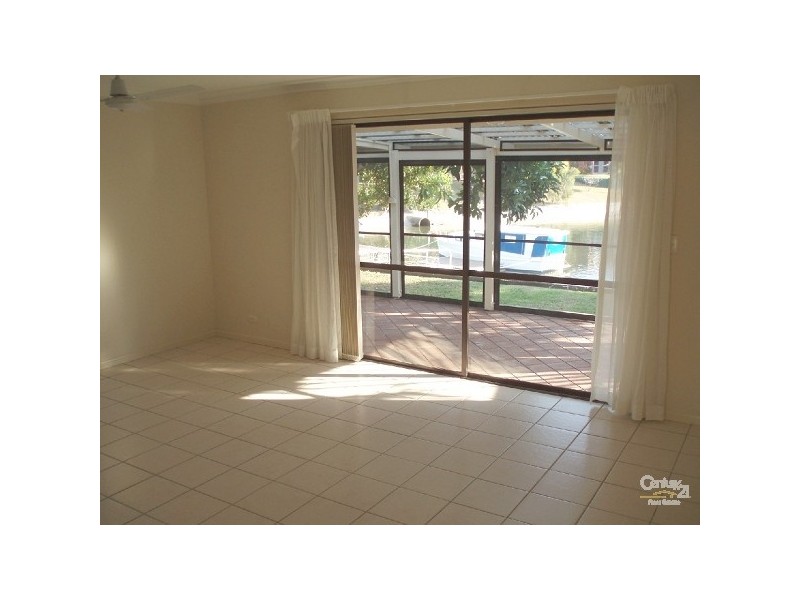 10 Helm Court, Mermaid Waters QLD 4218