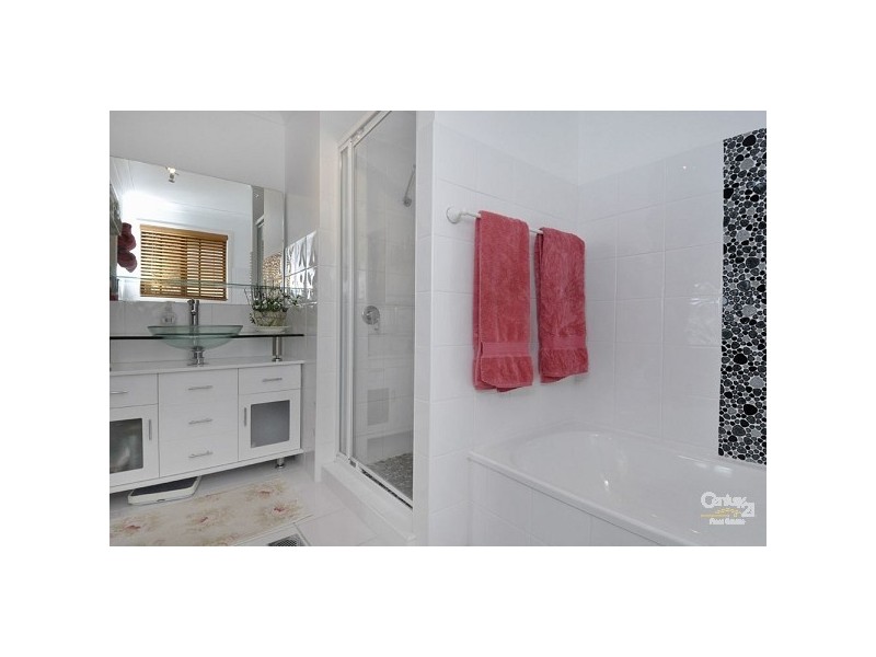 23 Long Island Court, Mermaid Waters QLD 4218