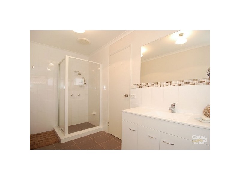 42 Southlake Drive, Varsity Lakes QLD 4227