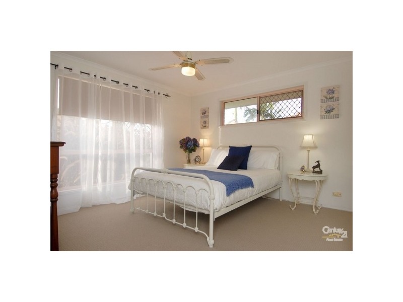 42 Southlake Drive, Varsity Lakes QLD 4227