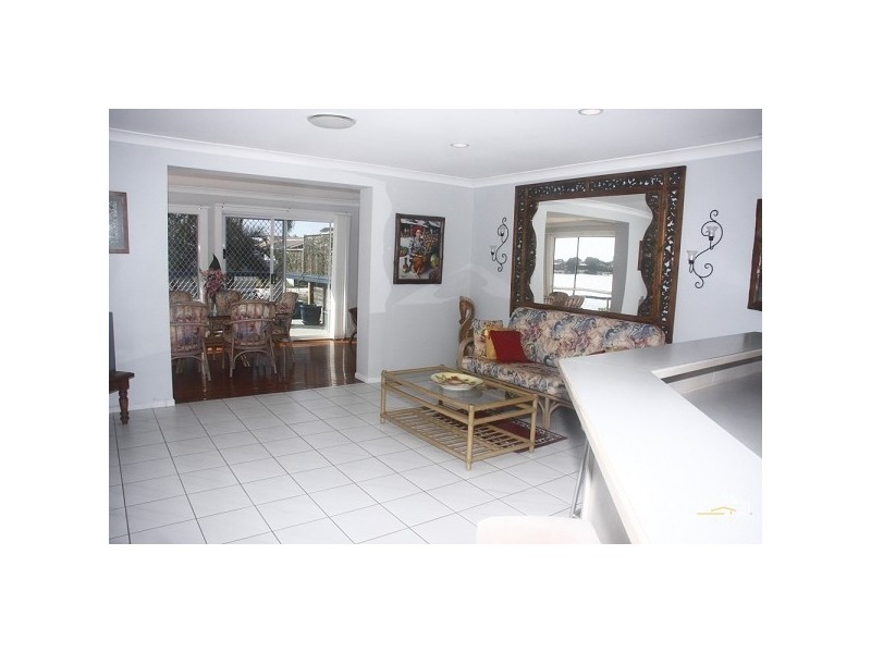 17 Wedgebill Parade, Burleigh Waters QLD 4220