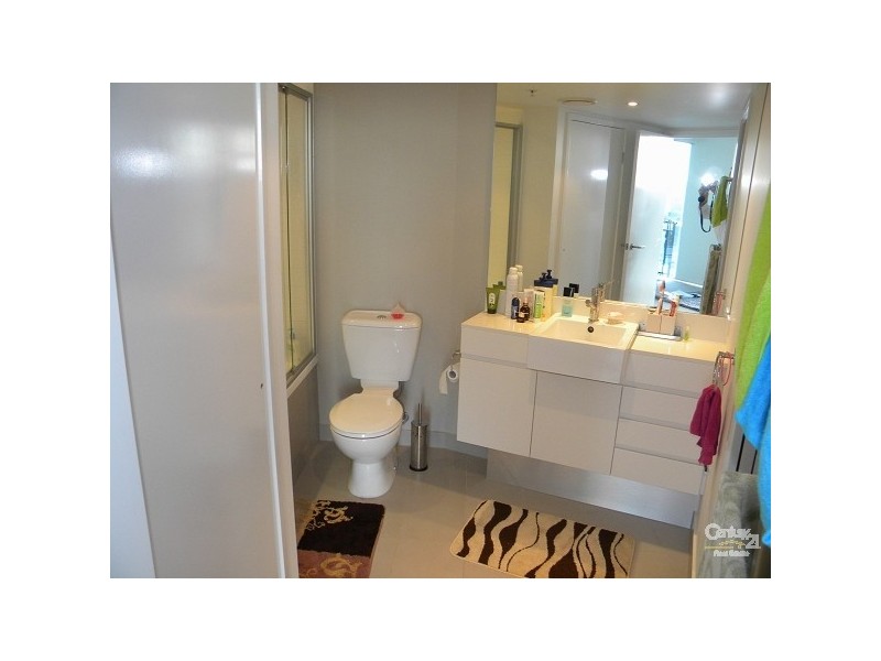 5 Lawson Street, Southport QLD 4215