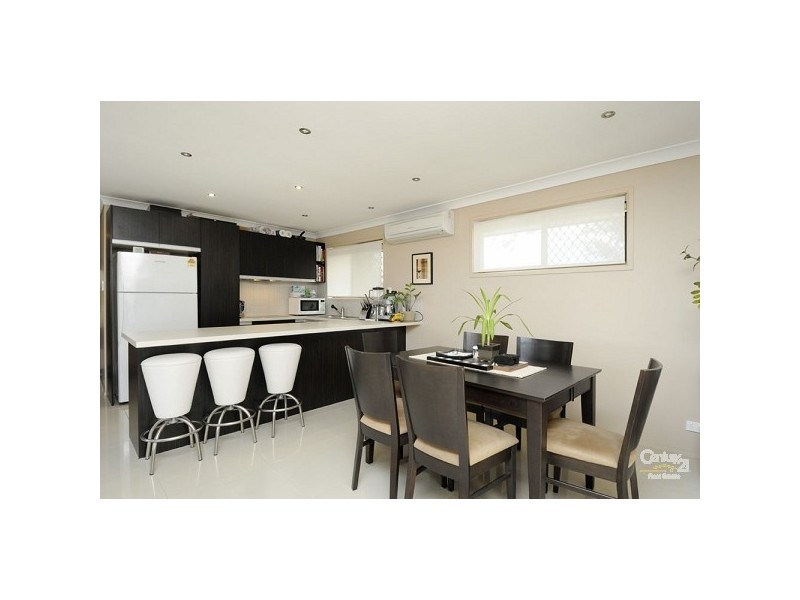 69 Surf Street, Mermaid Waters QLD 4218