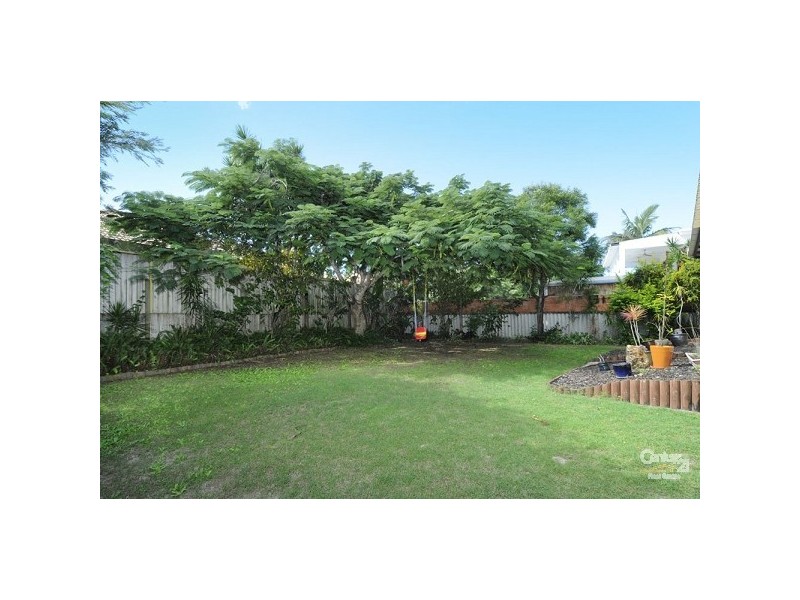 69 Surf Street, Mermaid Waters QLD 4218