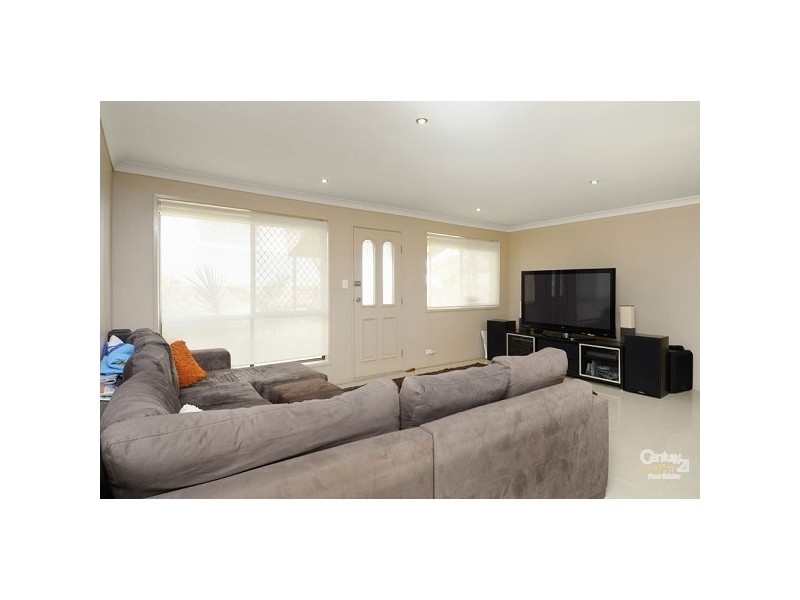 69 Surf Street, Mermaid Waters QLD 4218