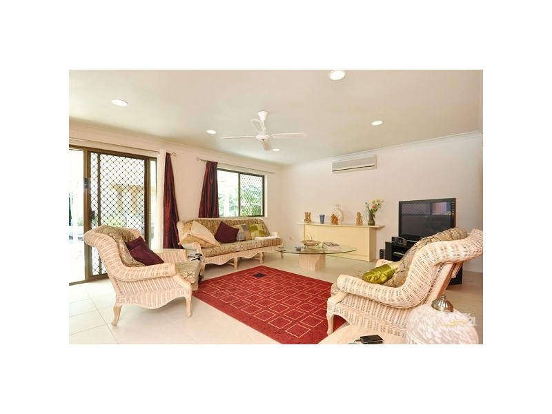 292 Rio Vista Blvd, Mermaid Waters QLD 4218