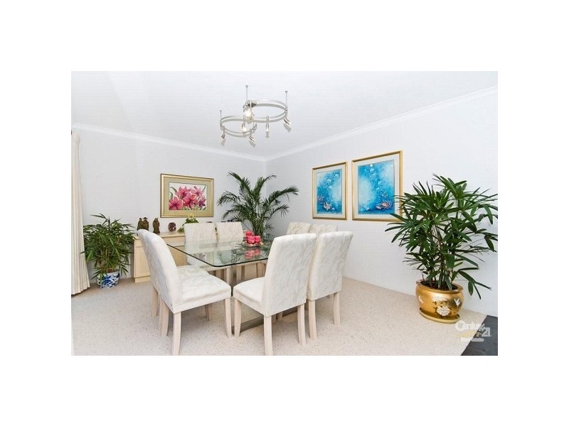 18 Alma Street, Broadbeach Waters QLD 4218