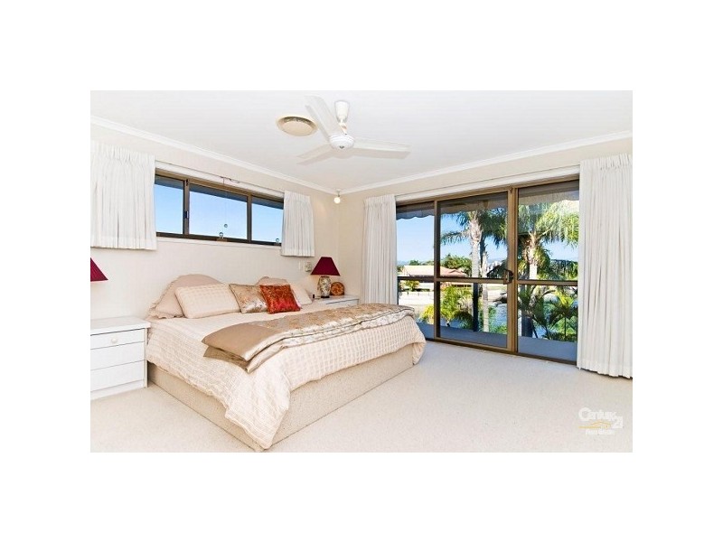 18 Alma Street, Broadbeach Waters QLD 4218