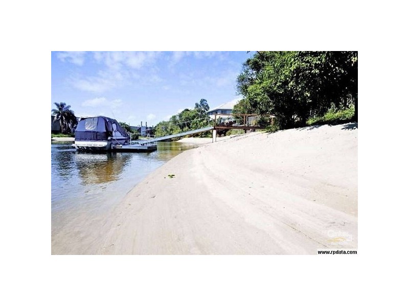 1/1 Orvieto Avenue, Mermaid Waters QLD 4218