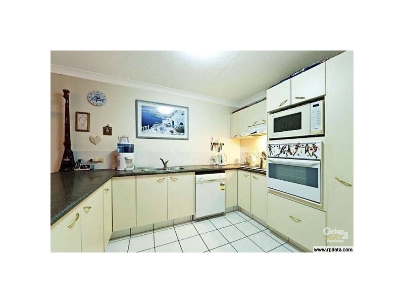 1/1 Orvieto Avenue, Mermaid Waters QLD 4218