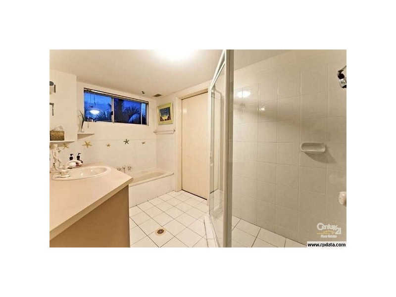 1/1 Orvieto Avenue, Mermaid Waters QLD 4218