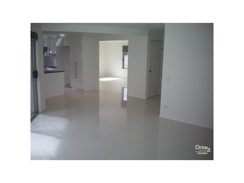 33 Gretel Drive, Mermaid Waters QLD 4218