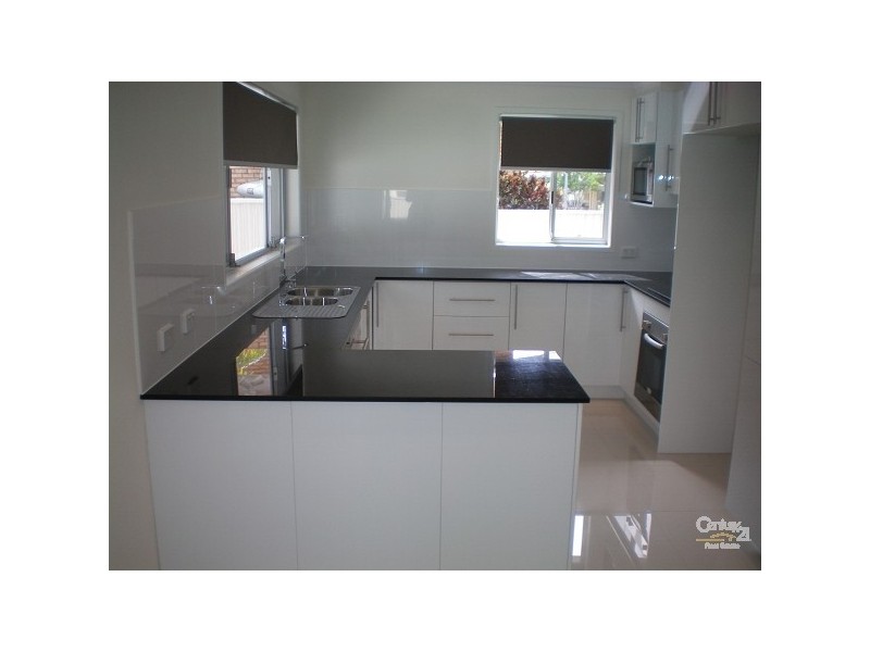 33 Gretel Drive, Mermaid Waters QLD 4218