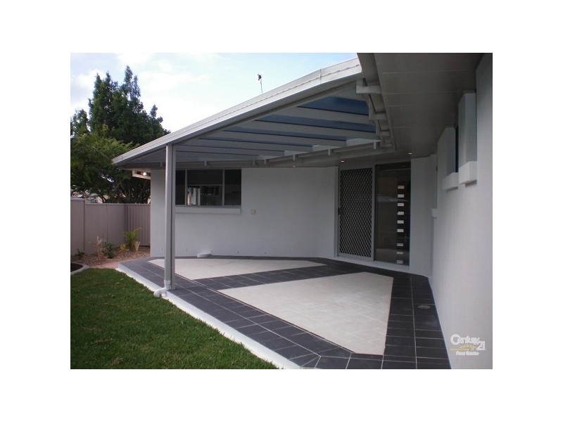 33 Gretel Drive, Mermaid Waters QLD 4218