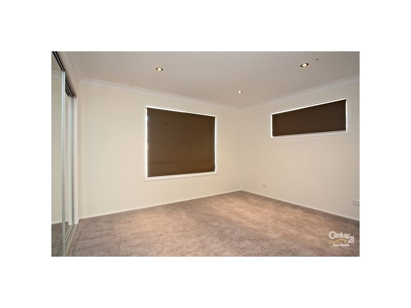 33 Gretel Drive, Mermaid Waters QLD 4218