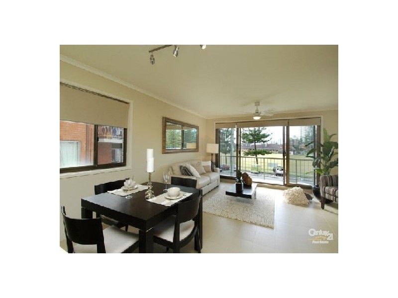 12 Chelsea Avenue, Broadbeach QLD 4218