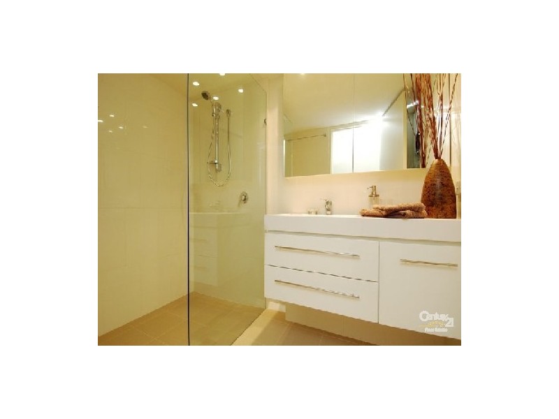 12 Chelsea Avenue, Broadbeach QLD 4218