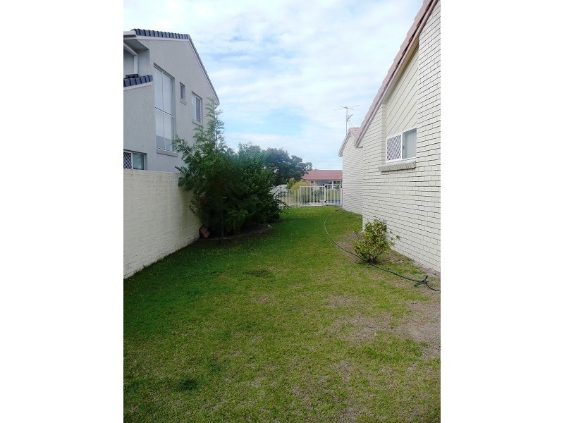 27 Allandale En, Mermaid Waters QLD 4218