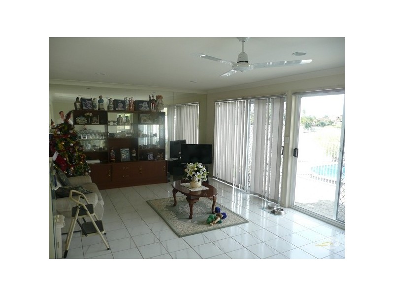 27 Allandale En, Mermaid Waters QLD 4218