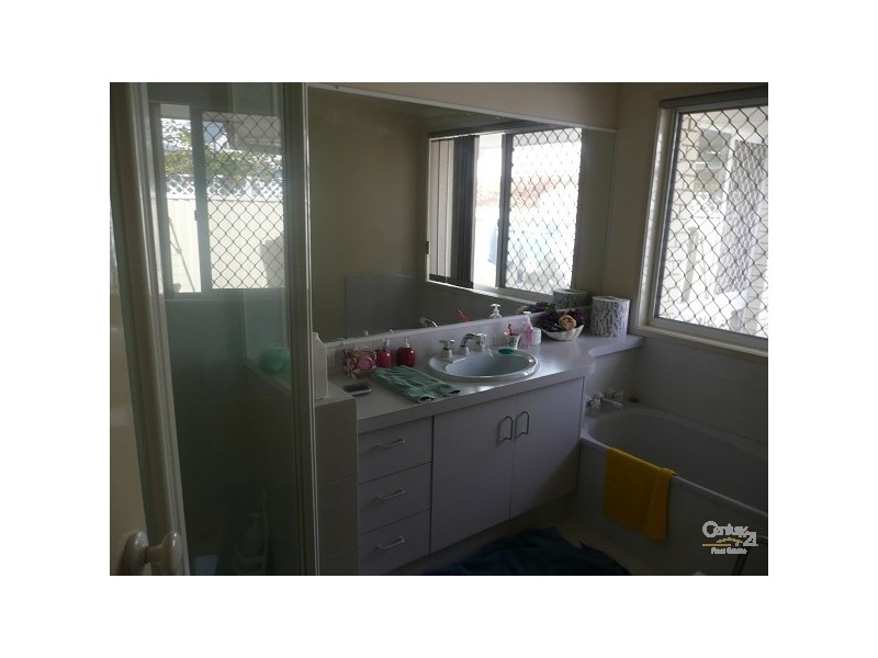 27 Allandale En, Mermaid Waters QLD 4218