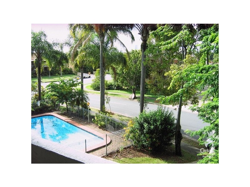 8 Duet Drive, Mermaid Waters QLD 4218