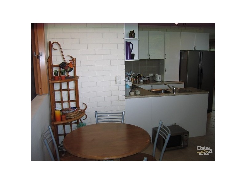 8 Duet Drive, Mermaid Waters QLD 4218