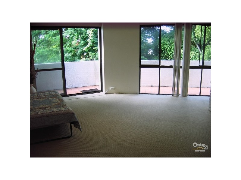 8 Duet Drive, Mermaid Waters QLD 4218