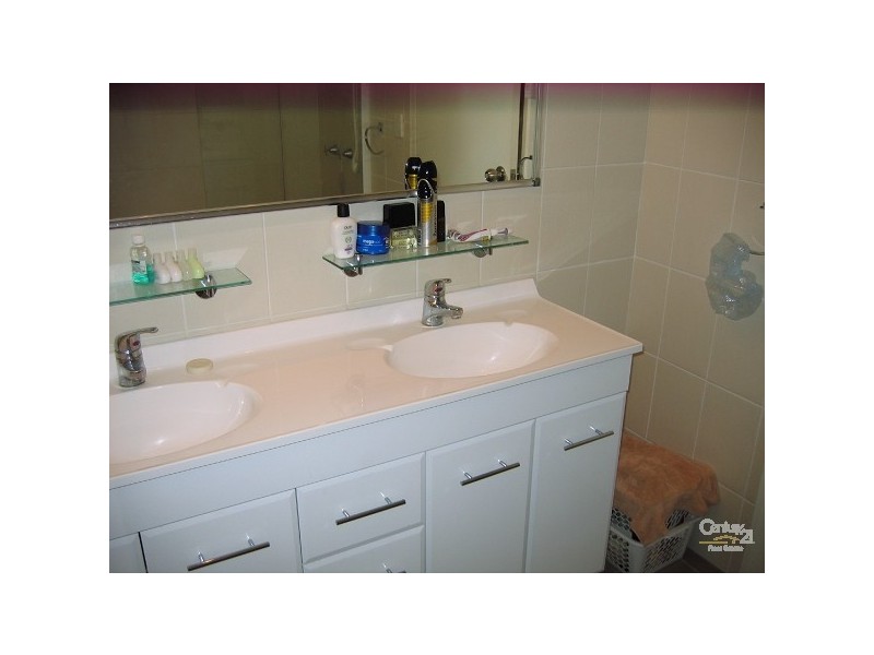 8 Duet Drive, Mermaid Waters QLD 4218