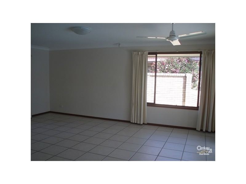 17 Kingfisher Crescent, Burleigh Waters QLD 4220