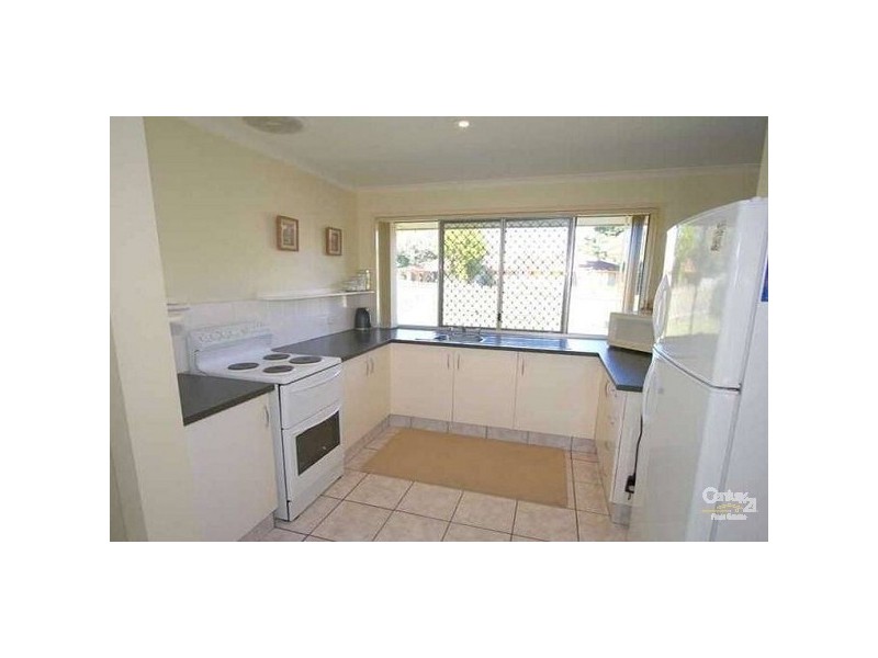 3 Stewart Parade, Ashmore QLD 4214