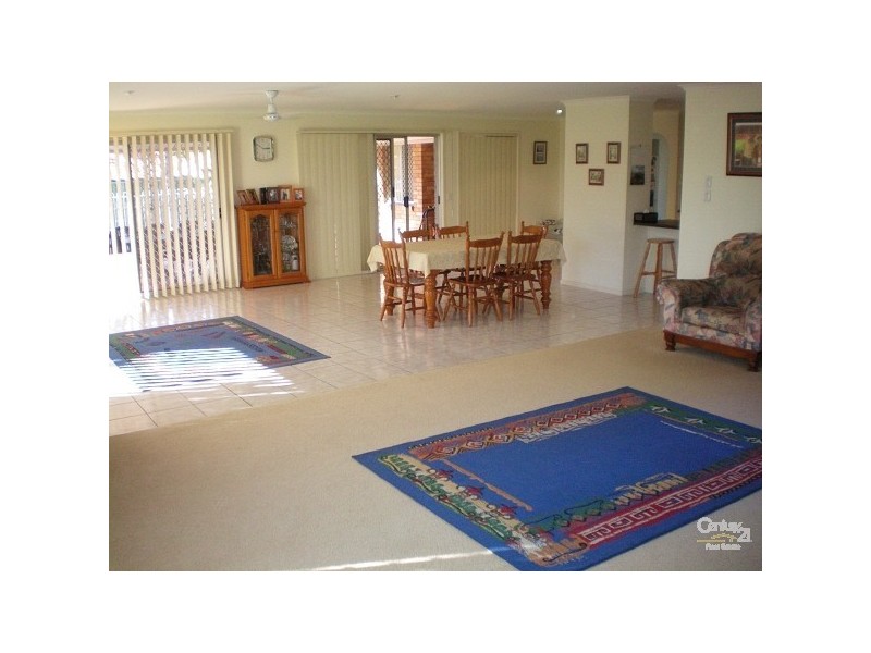 3 Stewart Parade, Ashmore QLD 4214